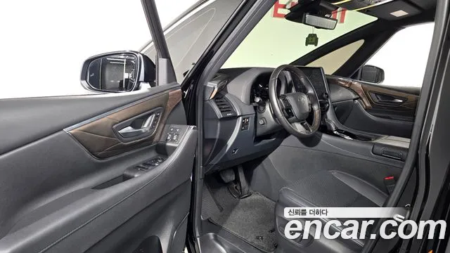 Toyota Alphard — Фото автомобиля 10