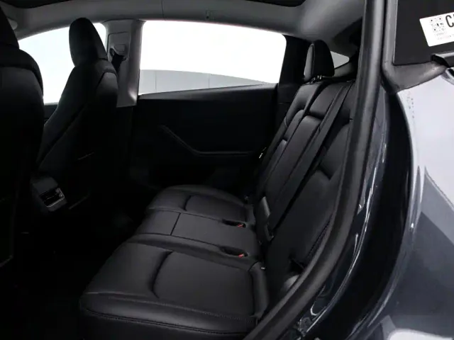 Tesla Model Y — Фото автомобиля 14