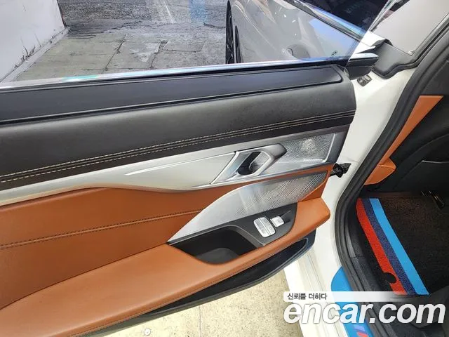 BMW 8 Series G15 — Фото автомобиля 9