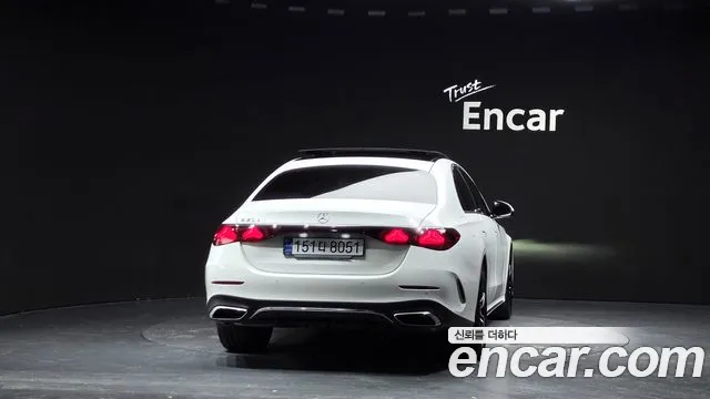 Mercedes-Benz E-Class — Фото автомобиля 4