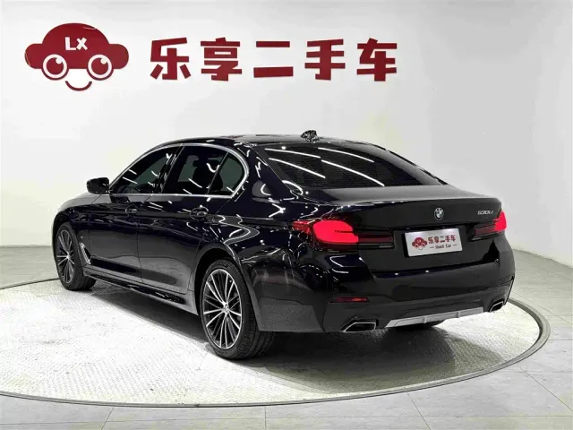 BMW 5 Series — Фото автомобиля 3
