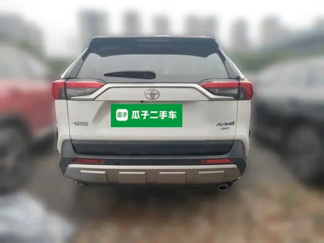 Toyota RAV4 — Фото автомобиля 3