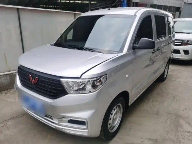 Фотография автомобиля — Wuling Hongguang V