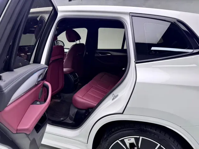 BMW iX3 — Фото автомобиля 12