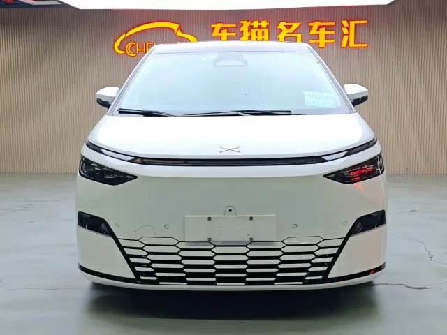 Xpeng X9 — Фото автомобиля 3