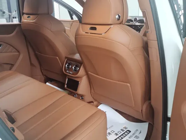 Bentley Bentayga — Фото автомобиля 15