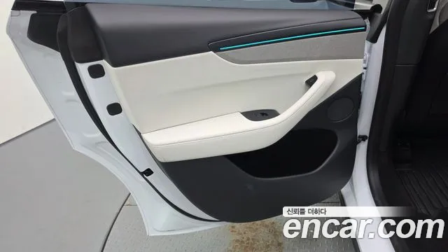 Tesla Model Y — Фото автомобиля 14