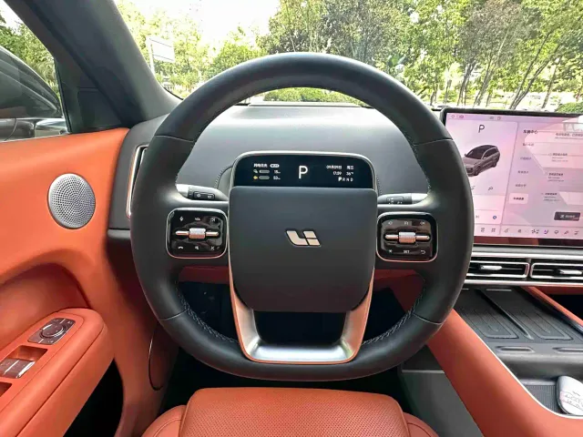 Li Auto L8 — Фото автомобиля 14