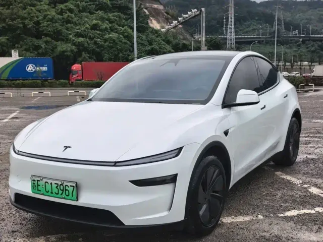 Фотография автомобиля — Tesla Model Y