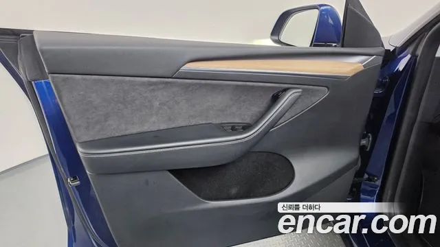 Tesla Model Y — Фото автомобиля 13