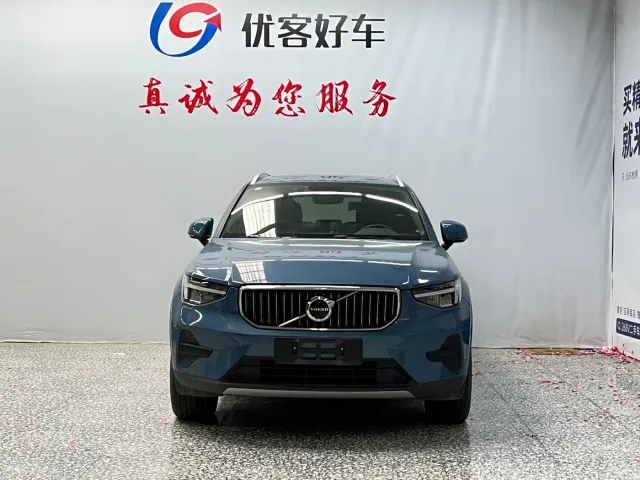 Volvo XC40 — Фото автомобиля 2