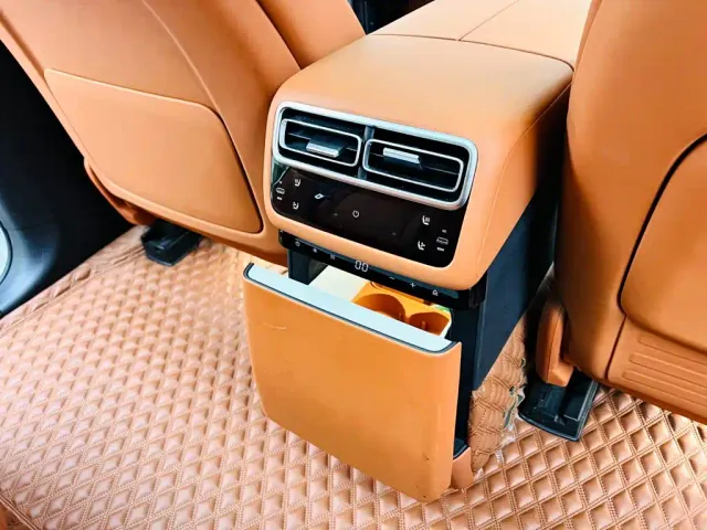 Li Auto L7 — Фото автомобиля 15