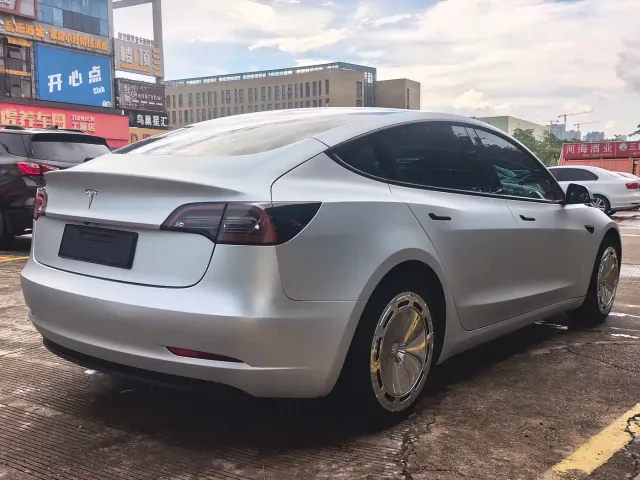 Tesla Model 3 — Фото автомобиля 7