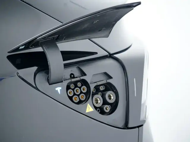 Tesla Model Y — Фото автомобиля 25