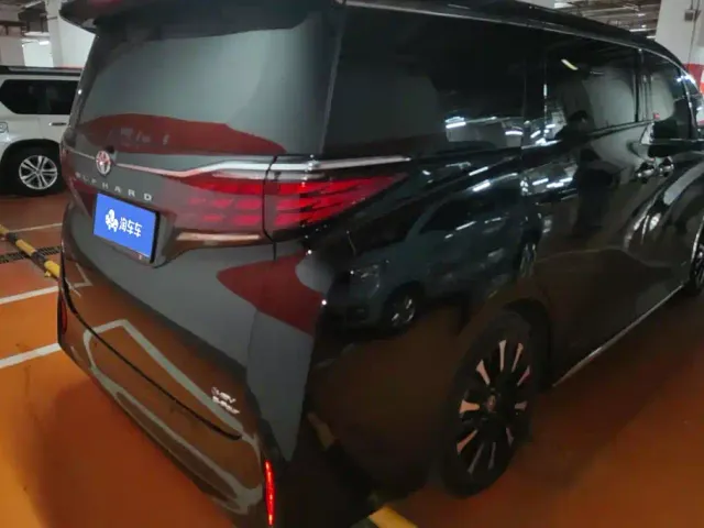 Toyota Alphard — Фото автомобиля 3