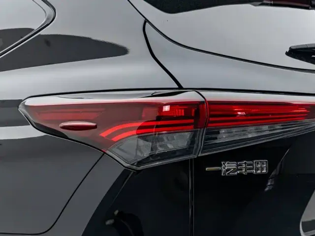 Toyota Crown Kluger — Фото автомобиля 13