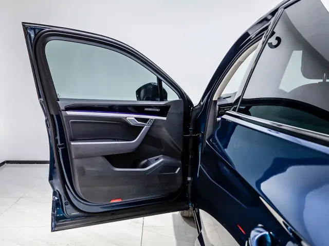 Volkswagen Touareg — Фото автомобиля 30