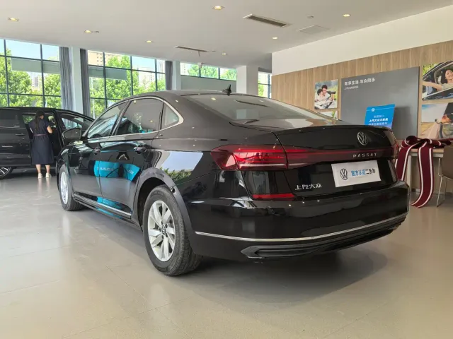 Volkswagen Passat — Фото автомобиля 16