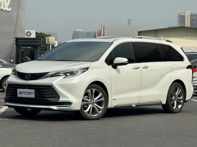 Фотография автомобиля — Toyota Sienna