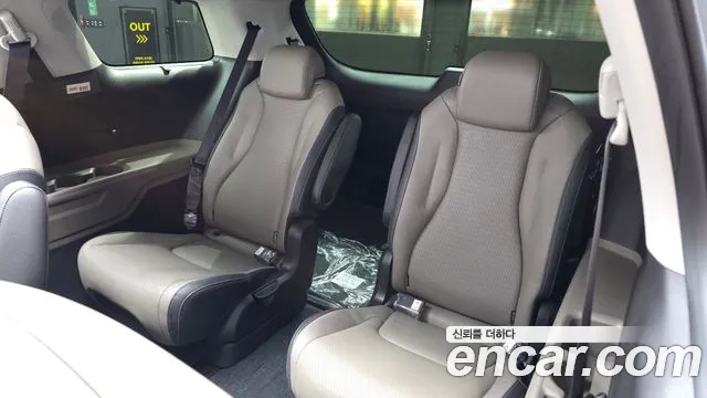 Kia Carnival Generation 4 — Фото автомобиля 11