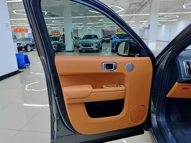 Li Auto L8 — Фото автомобиля 6