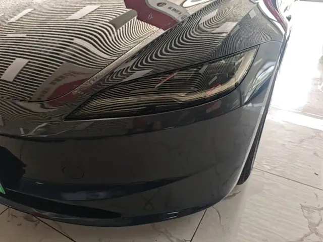 Tesla Model 3 — Фото автомобиля 23