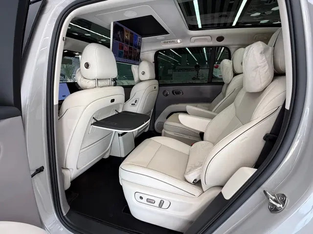 Li Auto i8 — Фото автомобиля 20