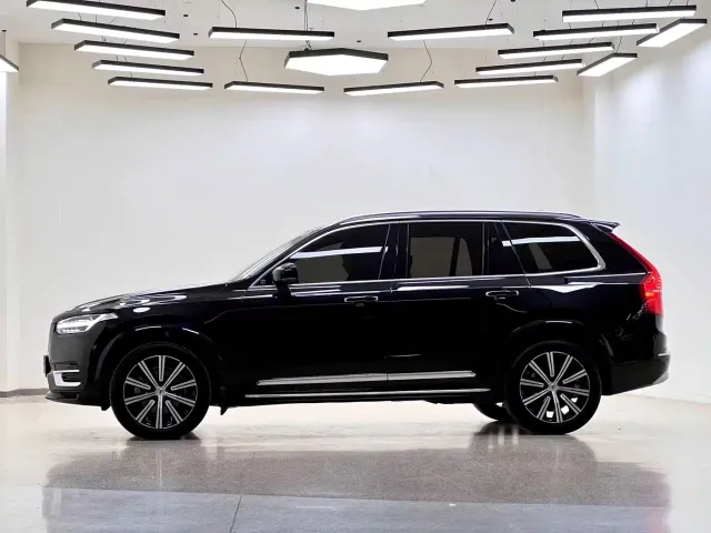 Volvo XC90 — Фото автомобиля 4