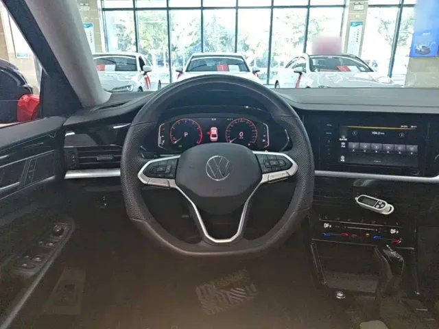 Volkswagen Passat — Фото автомобиля 10
