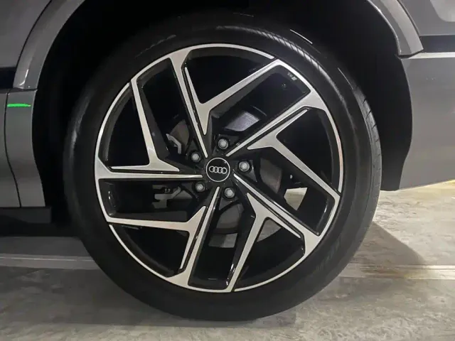 Audi Q6L e-tron — Фото автомобиля 8