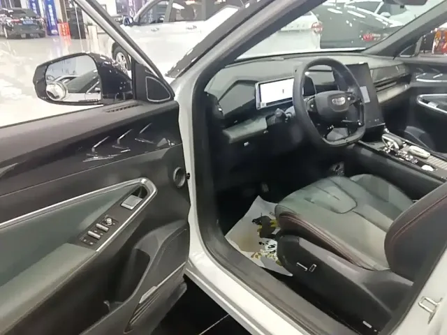 Geely Boyue — Фото автомобиля 15