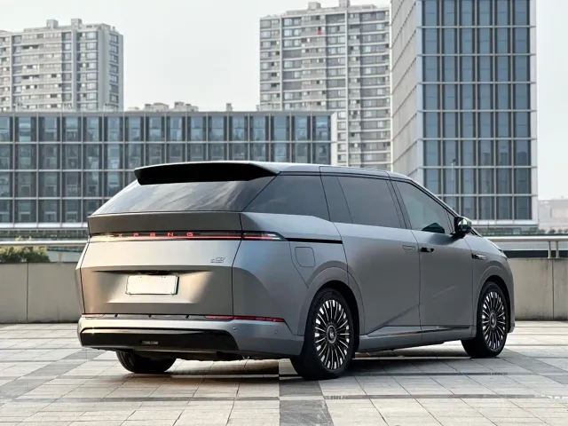 Xpeng X9 — Фото автомобиля 5