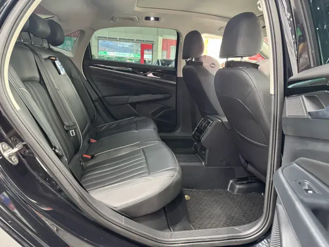 Volkswagen Passat — Фото автомобиля 20