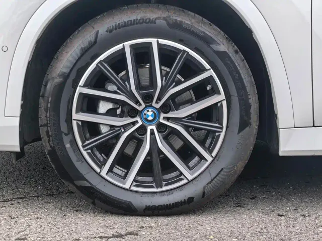 BMW iX1 — Фото автомобиля 4