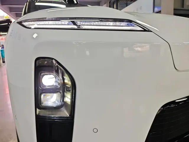 Nio ES8 — Фото автомобиля 12