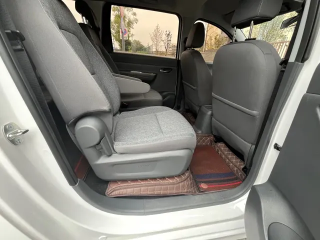 Wuling Hongguang — Фото автомобиля 13