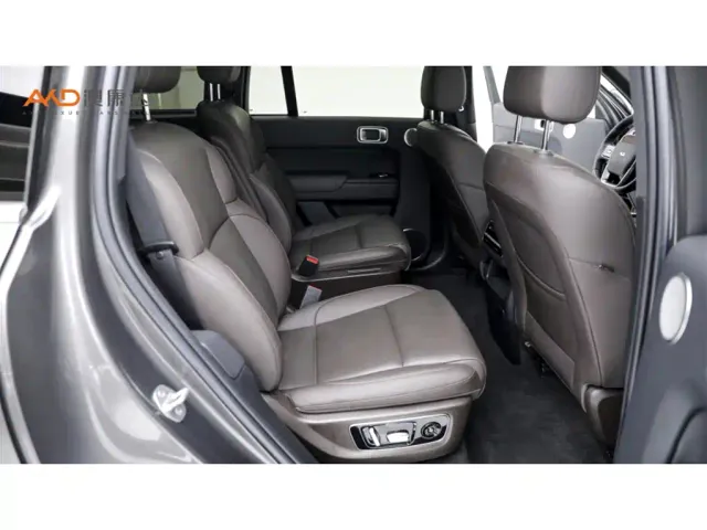 Li Auto L8 — Фото автомобиля 8