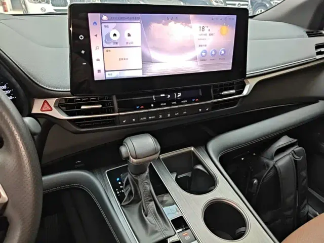 Toyota Sienna — Фото автомобиля 12
