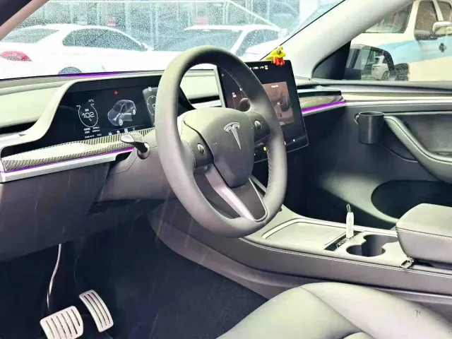 Tesla Model Y — Фото автомобиля 5