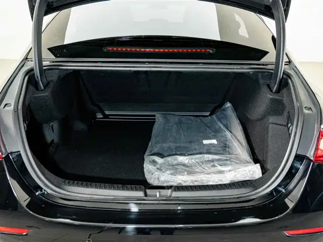 Mercedes-Benz E-Class — Фото автомобиля 22