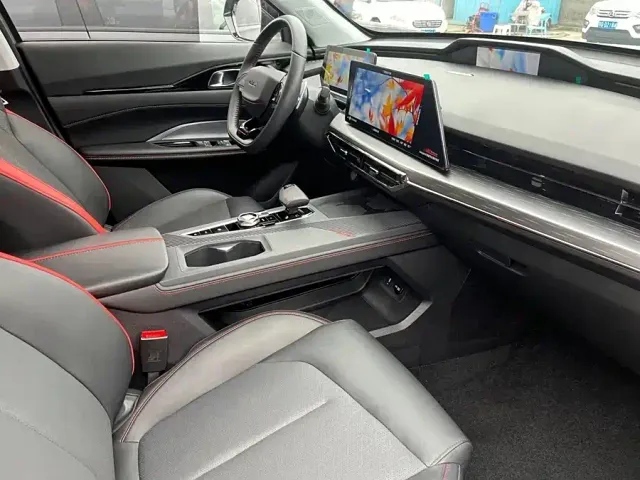 Changan Z6 — Фото автомобиля 11