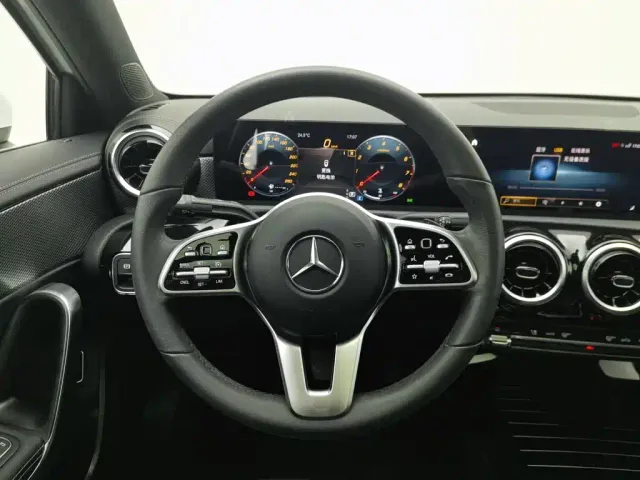 Mercedes-Benz A-Class — Фото автомобиля 11