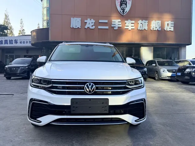 Volkswagen Tiguan L — Фото автомобиля 2