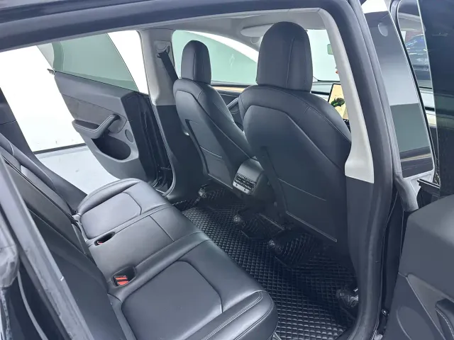 Tesla Model Y — Фото автомобиля 8