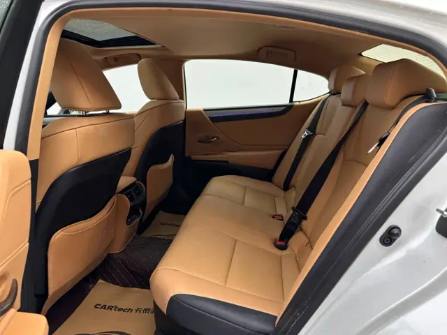 Lexus ES — Фото автомобиля 9