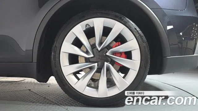 Tesla Model Y — Фото автомобиля 20
