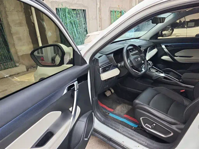 Geely Boyue — Фото автомобиля 15