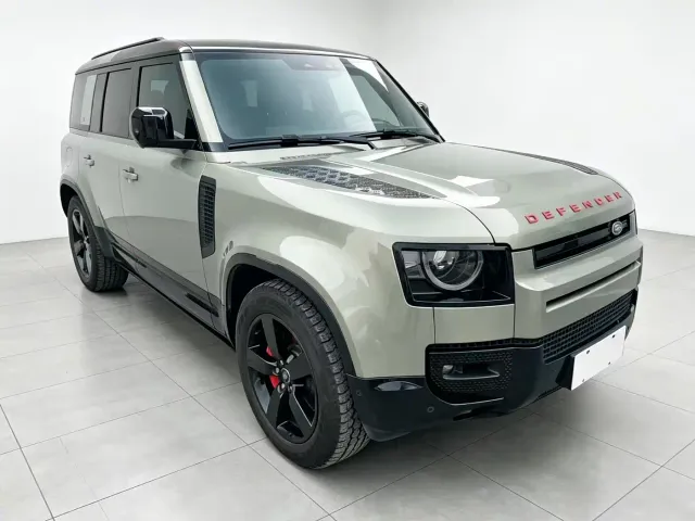 Land Rover Defender — Фото автомобиля 2
