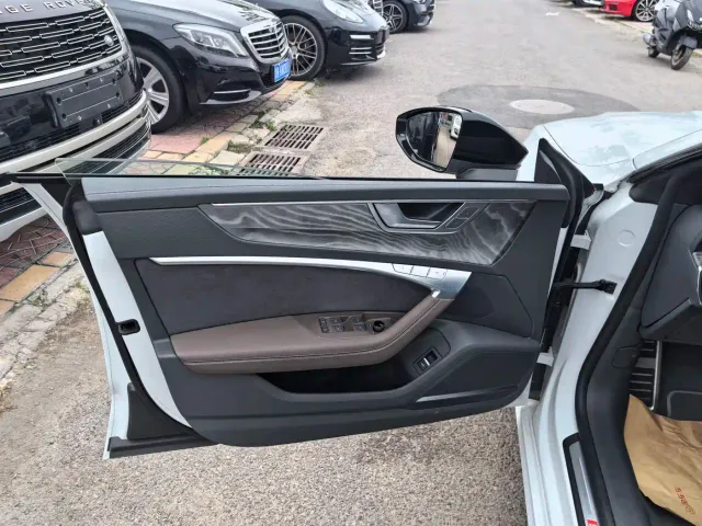 Audi A7L — Фото автомобиля 4