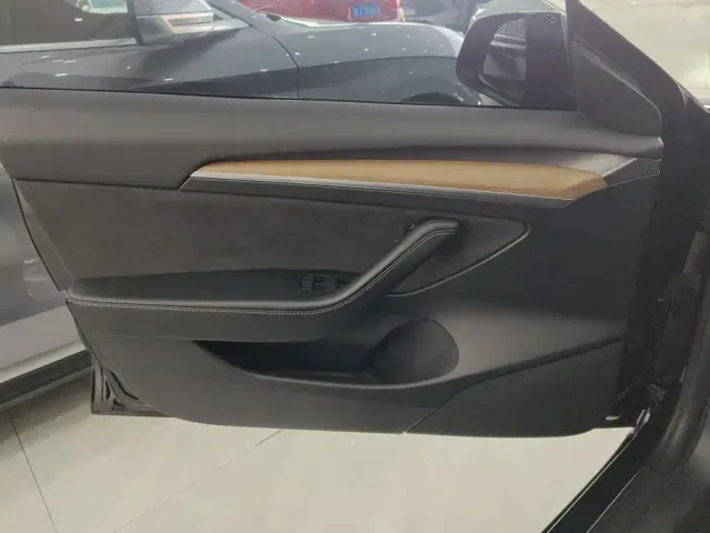 Tesla Model 3 — Фото автомобиля 7